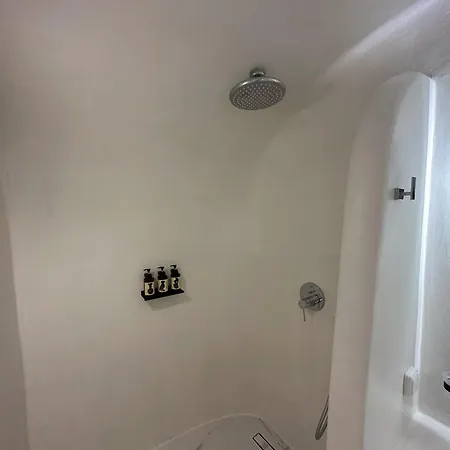 Oda ve Kahvaltı Dagaz Fira (Santorini)